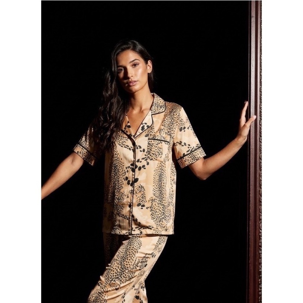 Room Service size XS 2-Piece Notch Collar Pajama Set Womens Tan Leopard Print